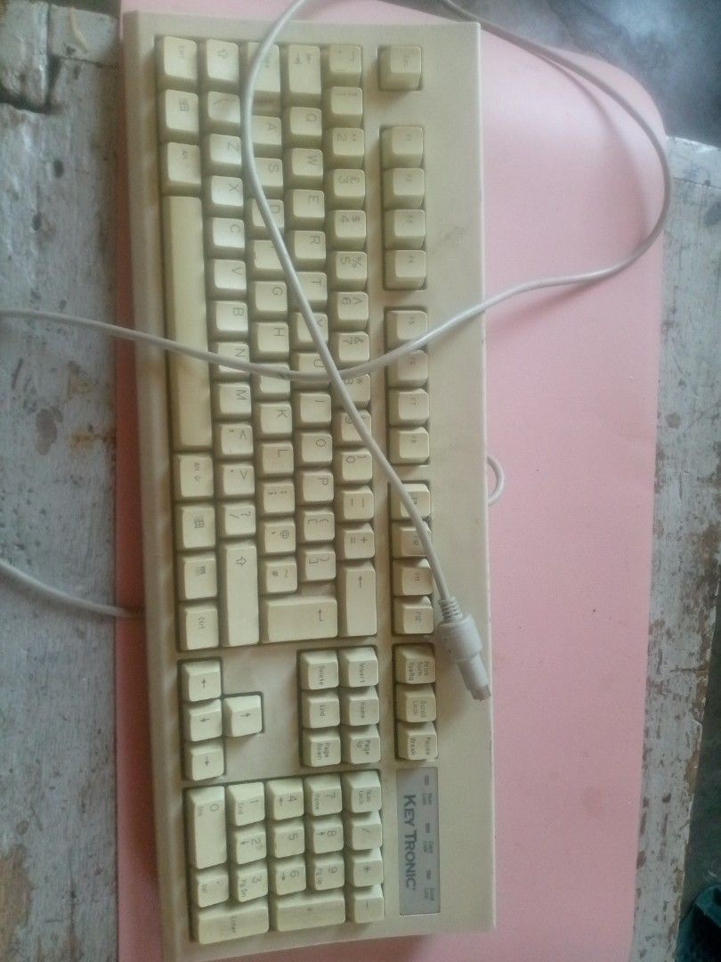 Vintage Key Tronic Keyboard (Category: Computer Keyboard) located in Davao. Submitted by vujong (Listing ID 1427343473, Image 1). Description: pang partner sa Sleeper build Davao loc.