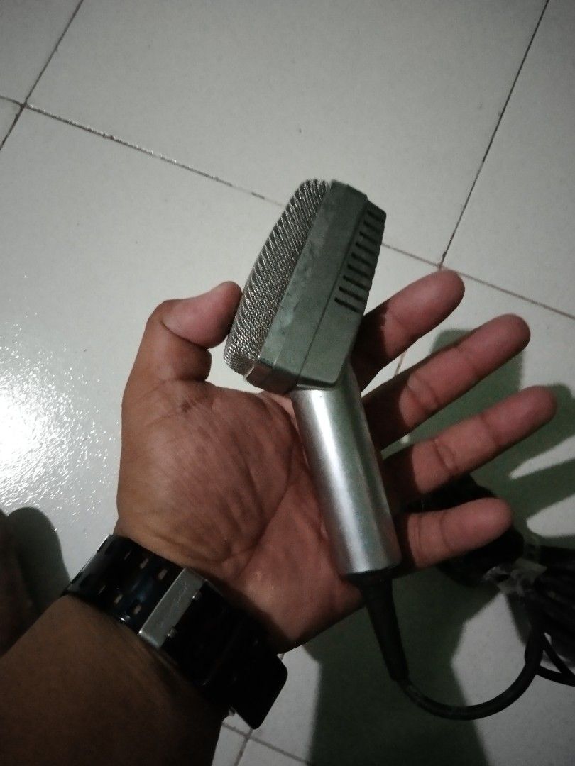 Vintage Microphone with Cable (Category: Microphones) located in Caloocan City. Submitted by noeld316982578 (Listing ID 1427384520, Image 2). Description: pm sa my gusto Taguig location .