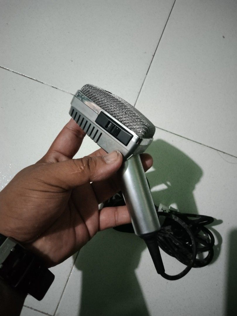 Vintage Microphone with Cable (Category: Microphones) located in Caloocan City. Submitted by noeld316982578 (Listing ID 1427384520, Image 3). Description: pm sa my gusto Taguig location .
