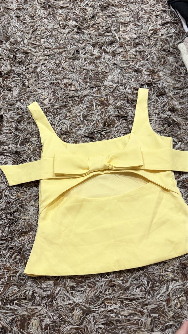 Yellow Bow Back Top (Category: Blouses) located in Pasig City. Submitted by ysa.declutters (Listing ID 1427333771, Image 2). Description: .