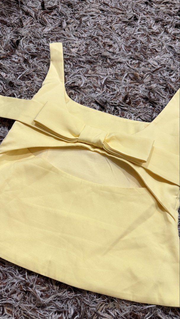 Yellow Bow Back Top (Category: Blouses) located in Pasig City. Submitted by ysa.declutters (Listing ID 1427333771, Image 3). Description: .