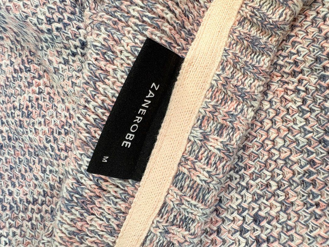 Zanerobe Chunky Sweater (Category: Coats, Jackets and Outerwear) located in Iloilo. Submitted by kltee (Listing ID 1427376449, Image 2). Description: Very nice chunky pink sweater from Zanerobe.
