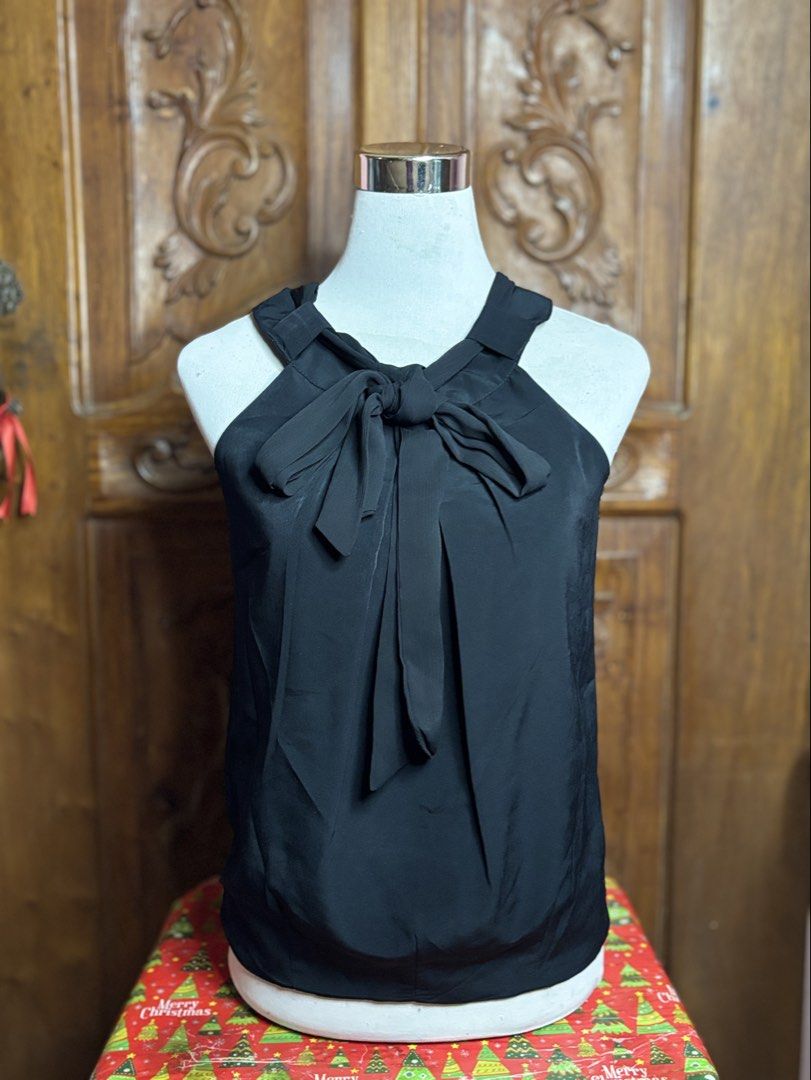 Zara Basics Black Sleeveless tie front blouse (Category: Sleeveless) located in Santiago. Submitted by fromisia (Listing ID 1427389102, Image 1). Description: This is nicer in person! Washed and ready to wear Xs-S You can tie a bow the front or leave it as is (untied) For tita outfits (classy/elegant/rich girl/formal/semi formal).