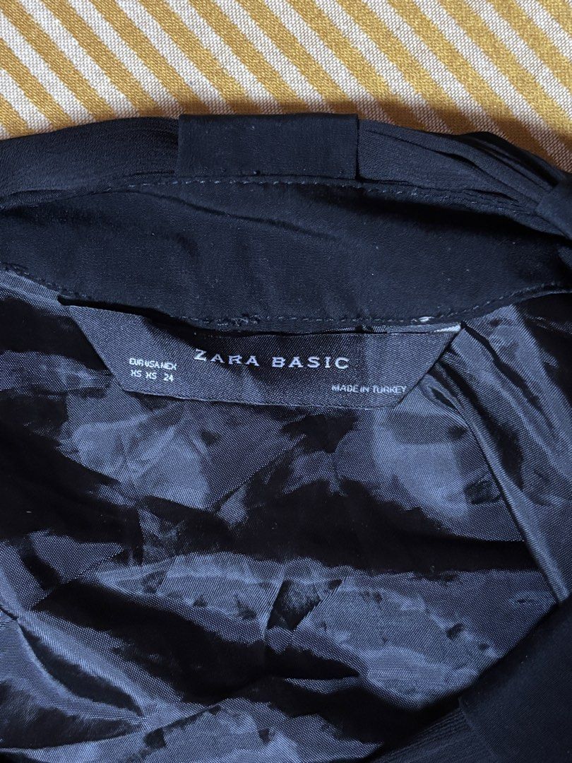 Zara Basics Black Sleeveless tie front blouse (Category: Sleeveless) located in Santiago. Submitted by fromisia (Listing ID 1427389102, Image 3). Description: This is nicer in person! Washed and ready to wear Xs-S You can tie a bow the front or leave it as is (untied) For tita outfits (classy/elegant/rich girl/formal/semi formal).