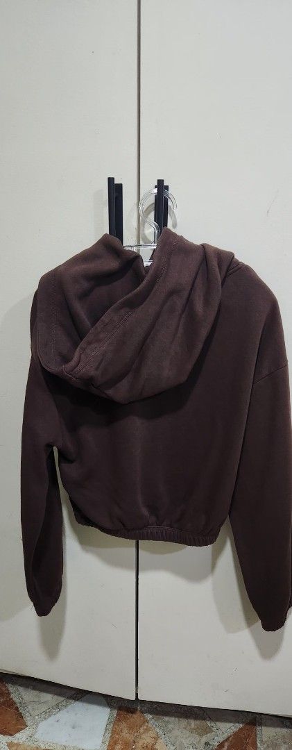 Zara Brown Sweater (Category: Longsleeves) located in Manila. Submitted by summerstyled (Listing ID 1427327611, Image 2). Description: never used just washed .