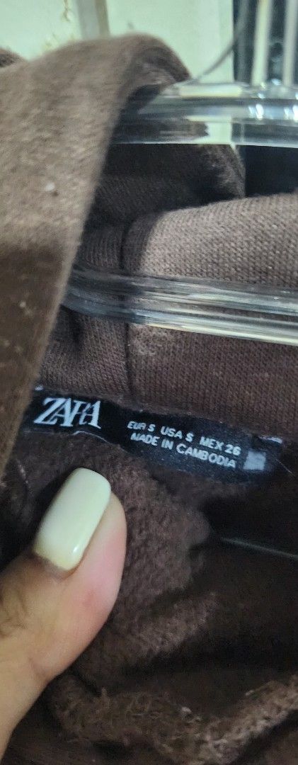Zara Brown Sweater (Category: Longsleeves) located in Manila. Submitted by summerstyled (Listing ID 1427327611, Image 3). Description: never used just washed .