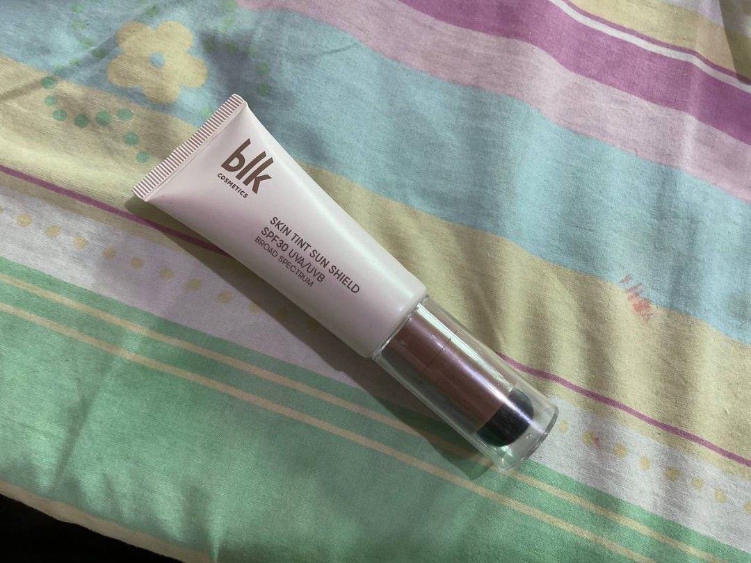 🫓 blk universal skin tint sun shield in oat (Category: Makeup) located in Quezon City. Submitted by prelovedbylissa_ (Listing ID 1424251126, Image 3). Description: 🫓 srp: 649 🫓 only used a few times, still with so much product left 🫓 lightweight and has a natural finish 🫓 super love the formula tbh! 🫓 rfs: wrong shade, too warm on me :((.