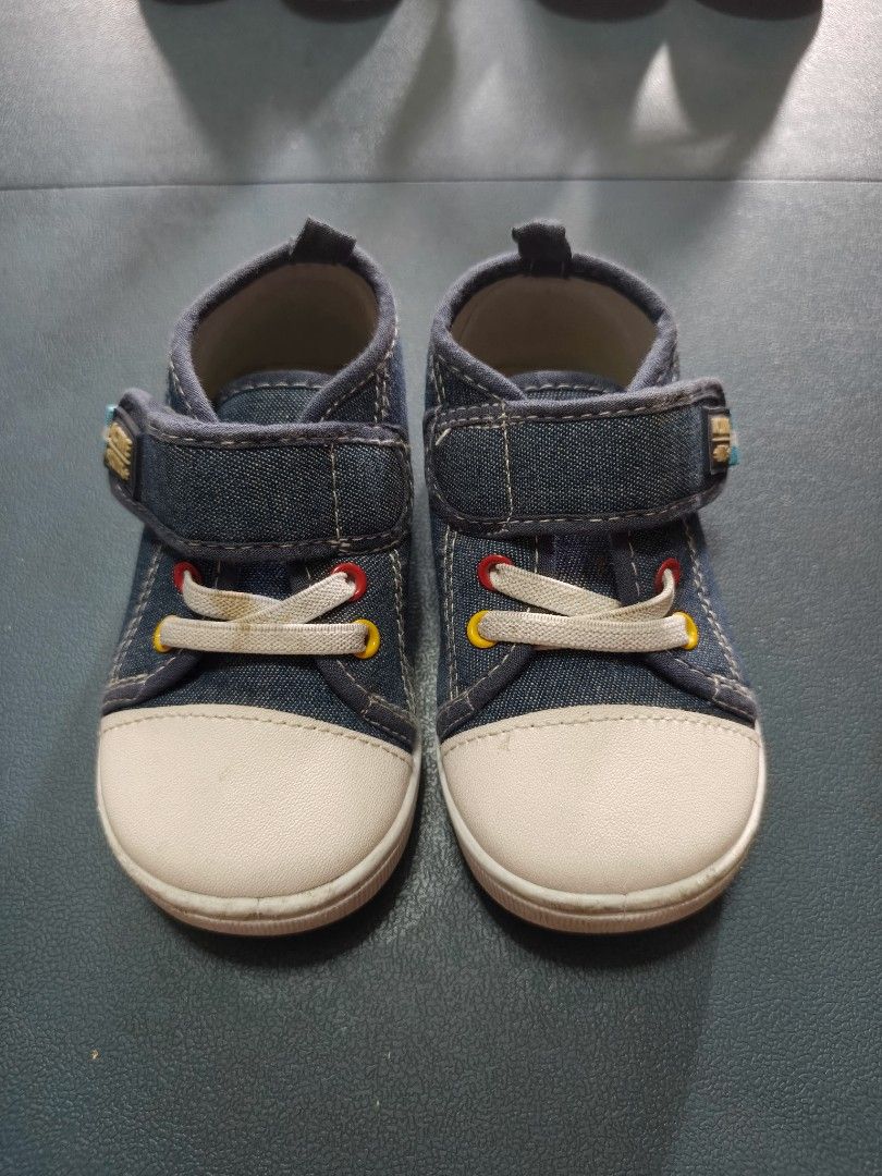 Active Kids Denim Sneakers Size 15 (Category: Babies & Kids Fashion) located in Manila. Submitted by anneesp (Listing ID 1424229076, Image 1). Description: - Active Kids denim sneakers - Size 15 (6 inches) - Denim material with white toe caps - Velcro strap for easy wear - White laces with red and yellow accents - Soles show wear #sneakers #toddlersneakers #toddlershoes #kidsshoes #babyshoes #babyfashion.