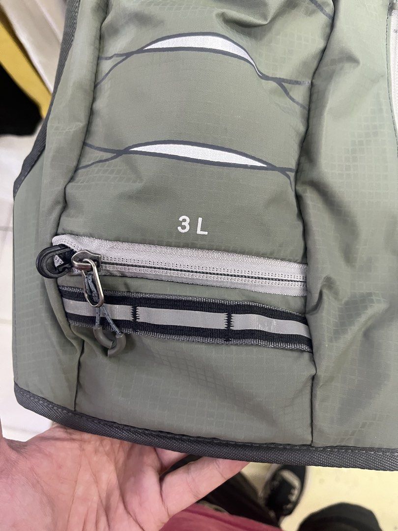 ANMEILU 3L Hydration Backpack (Category: Backpacks) located in Bulacan. Submitted by sef19 (Listing ID 1424197982, Image 2). Description: - ANMEILU Hydration Backpack - 3L Capacity - Zippered Main Compartment - Adjustable Straps - Breathable Mesh Back Panel - Reflective Strips for Safety.