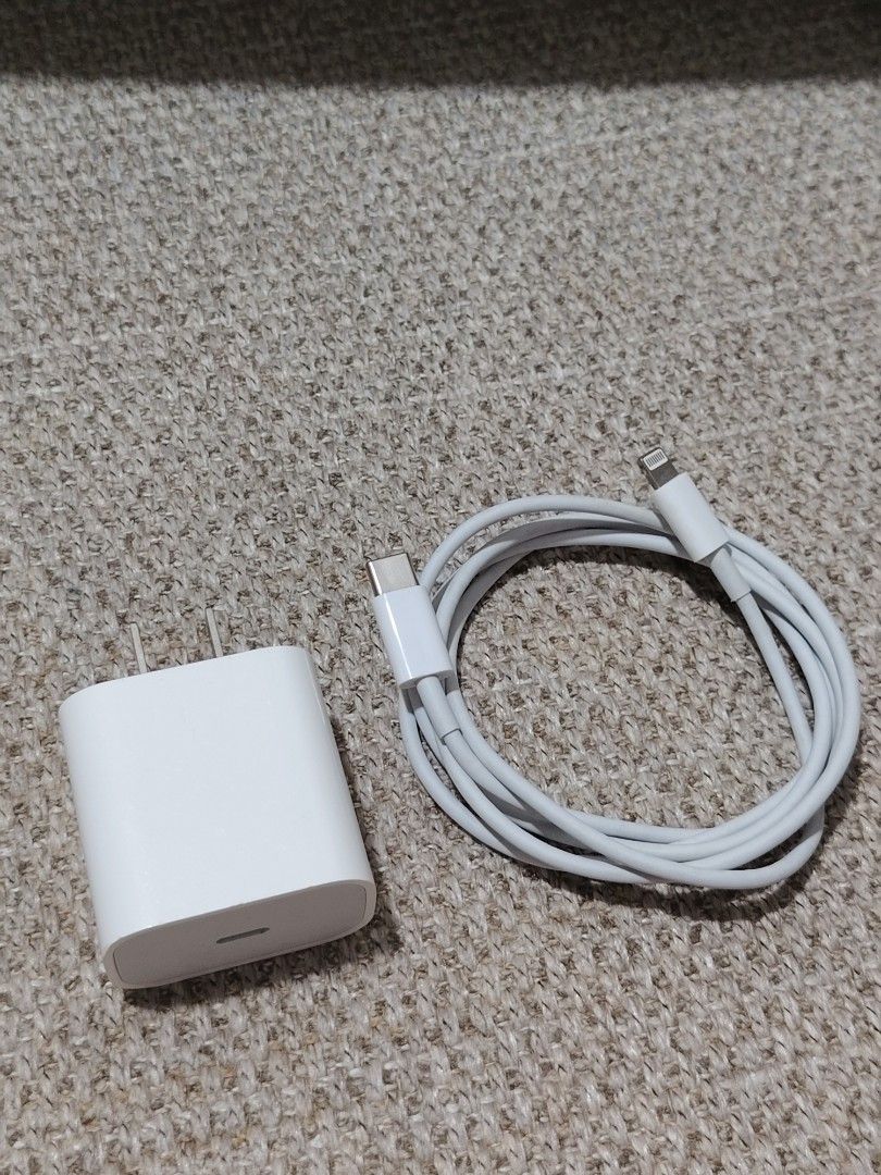 APPLE ADAPTOR AND LIGHTNING TYPE C (Category: Chargers & Cables) located in Valenzuela. Submitted by mjrivera03 (Listing ID 1424211471, Image 2). Description: my iphone lost 😔 then now android user na not planning to by iphonr.. Adaptor is almost brand new then the lightning used for 1 year now. Both are bought in Power Mac Vertis North, selling it now for P800 each..