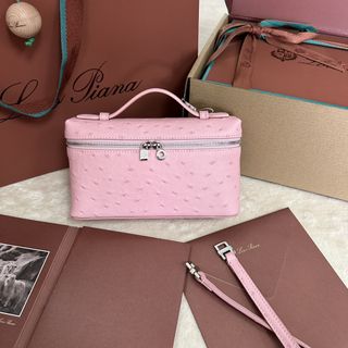 (Category: ) located in . Submitted by luxcloset.shop (Listing ID 1424324784, Image 1). Description: .