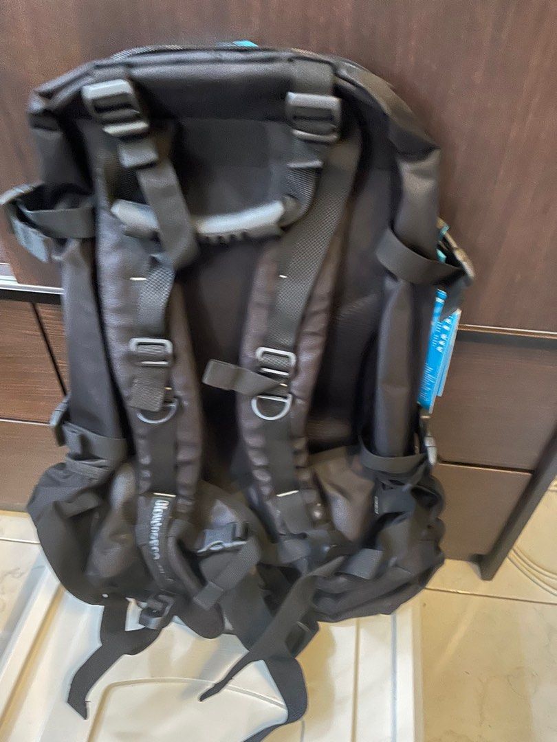 Backpack （分類：背包）位於 Hong Kong。 由 pugsake 提交（商品編號 1424178850，圖片 3）。簡介： Not used before but keep for years so it’s old now. Around 21 inches tall.。