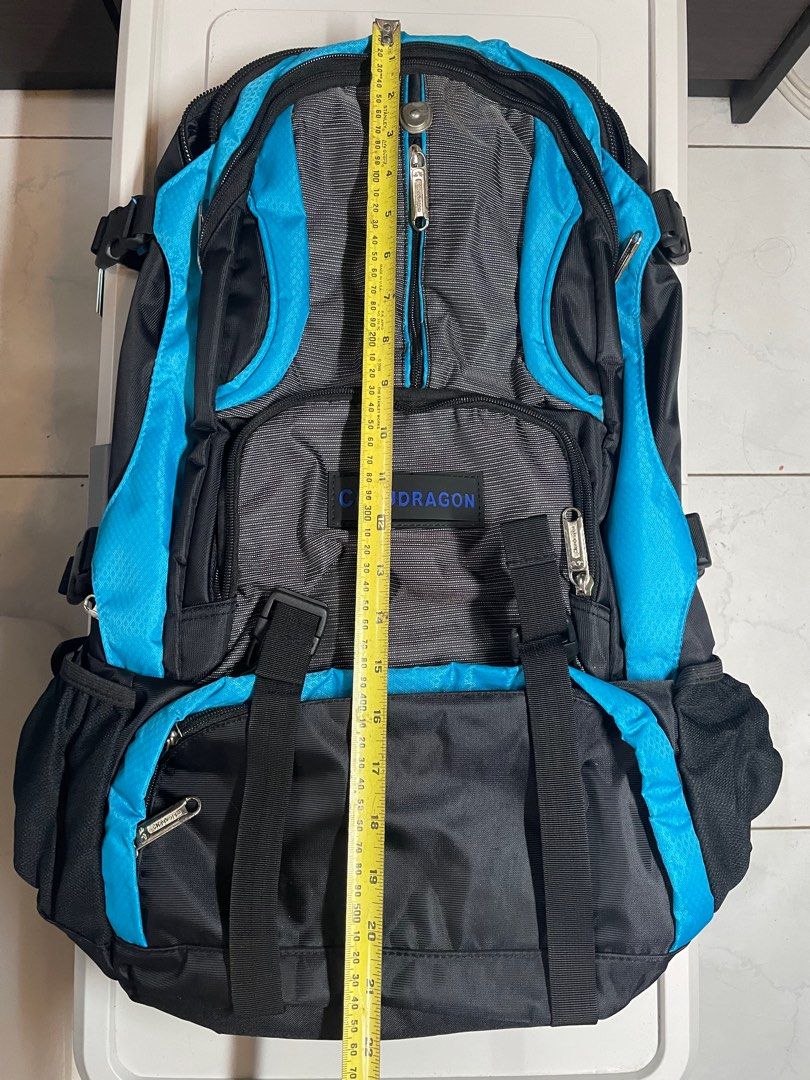 Backpack （分類：背包）位於 Hong Kong。 由 pugsake 提交（商品編號 1424178850，圖片 6）。簡介： Not used before but keep for years so it’s old now. Around 21 inches tall.。