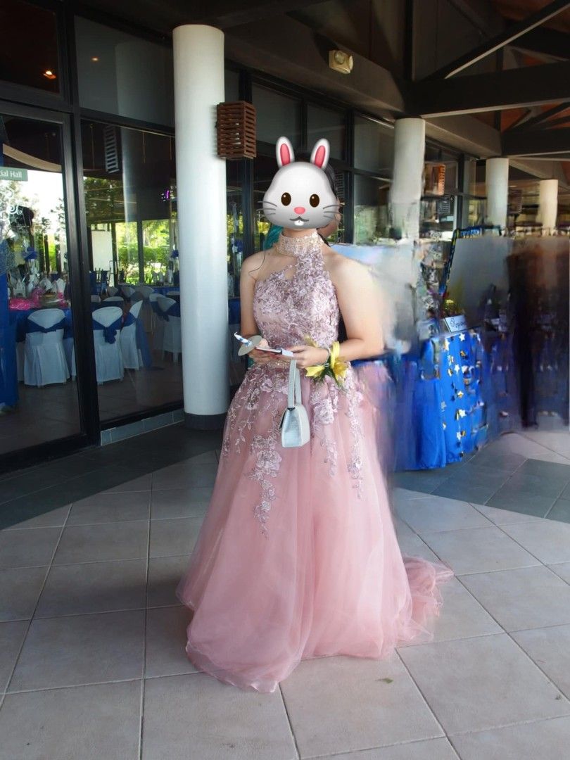 Ball gown (Category: Evening dresses & gowns) located in Santa Rosa. Submitted by janelystuff (Listing ID 1424263196, Image 2). Description: Used once Bought for 7k.