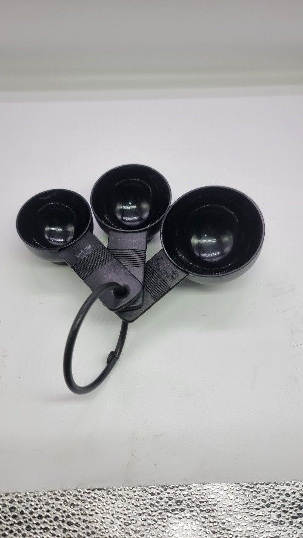 Black Measuring Cups Set (Category: Bakeware) located in Marikina City. Submitted by andreah_16 (Listing ID 1424338221, Image 2). Description: - Set of three black measuring cups - Different sizes for various needs - Connected by a ring for easy storage - Made of durable plastic - Ideal for cooking and baking.