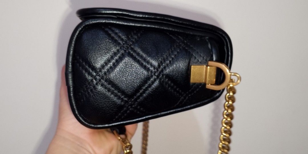Black Quilted Chain Bag (Category: Luxury Bags & Wallets) located in Bacolor. Submitted by pinktintmine (Listing ID 1424235067, Image 3). Description: - Black quilted handbag - Gold chain strap - Gold-colored clasp closure - Interior pocket - Leather or leather-like material - no flaws like new.