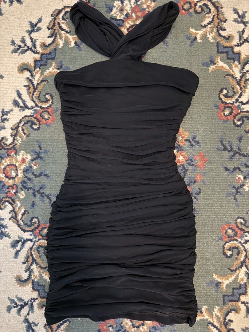 Black Ruched Bodycon Dress (Category: Dresses) located in Makati City. Submitted by blingbinz (Listing ID 1424195280, Image 1). Description: - fits xxs-xs - stretchy and bodycon - can go as a halter or one shoulder .