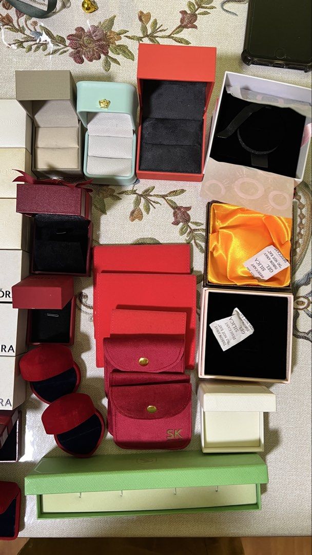 Boxes (Category: Accessories) located in Singapore. Submitted by rosylips (Listing ID 1424200458, Image 3). Description: .
