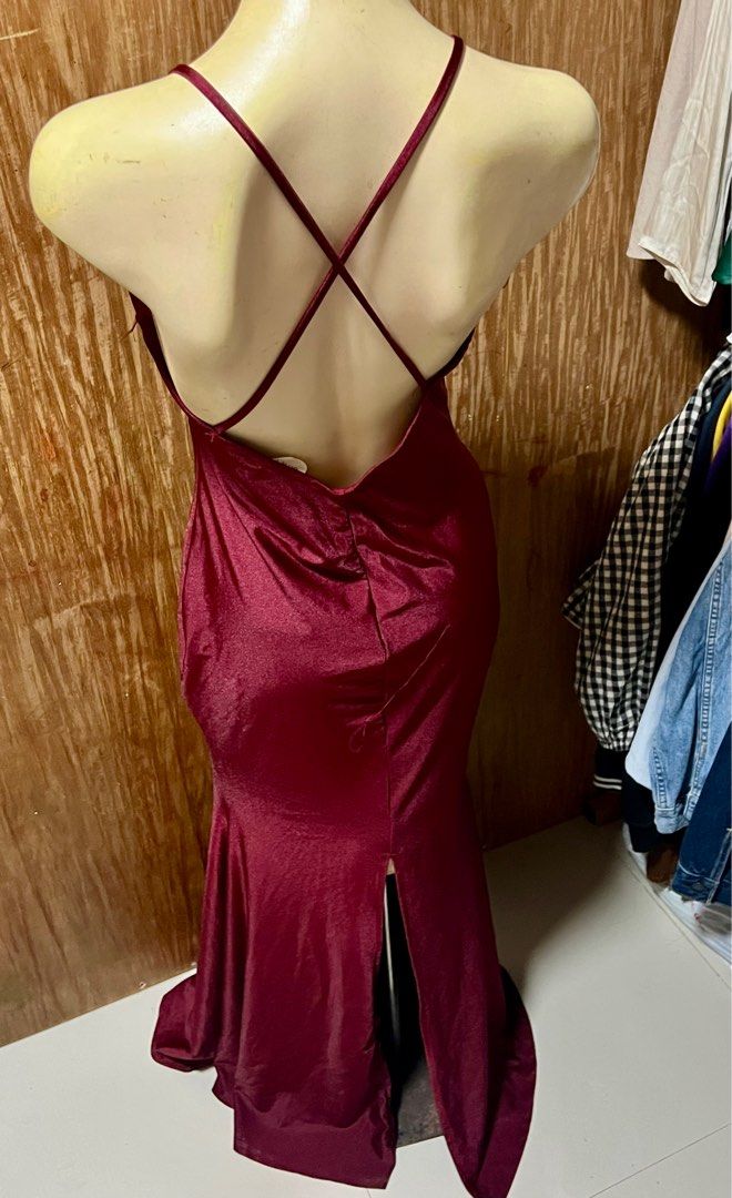 Burgundy Backless Evening Dress (Category: Evening dresses & gowns) located in Manila. Submitted by gee0505 (Listing ID 1424332161, Image 3). Description: used once US brand . Like new condition.