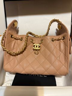 (Category: ) located in . Submitted by andreandreafashiontown (Listing ID 1424295010, Image 1). Description: .