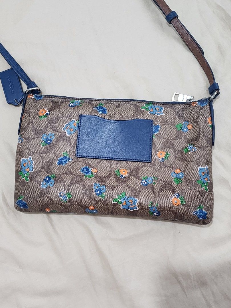 Coach (Category: Cross-body Bags) located in Pasig City. Submitted by sroque (Listing ID 1424288175, Image 3). Description: .