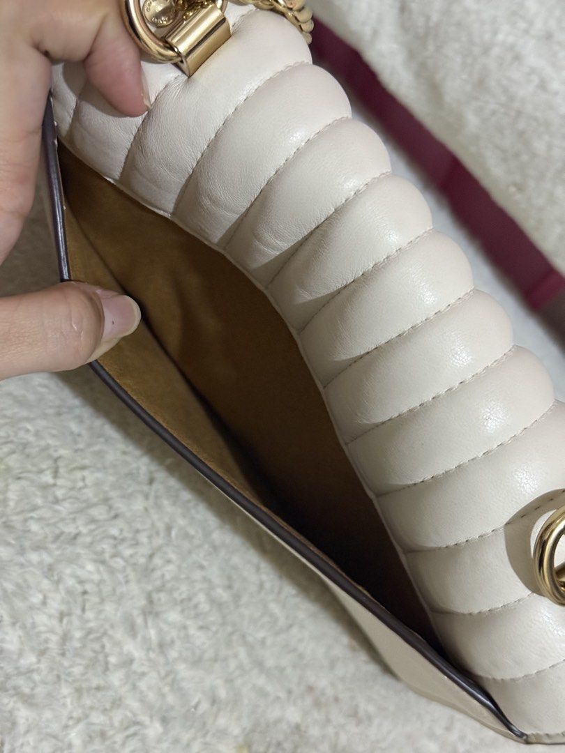 Coach Quilted Chain Bag (Category: Luxury Bags & Wallets) located in Mariveles. Submitted by ohmyjeys20138 (Listing ID 1424183302, Image 3). Description: - authentic - no issues/flaws - alaga sa leather conditioner Bought for 10k .