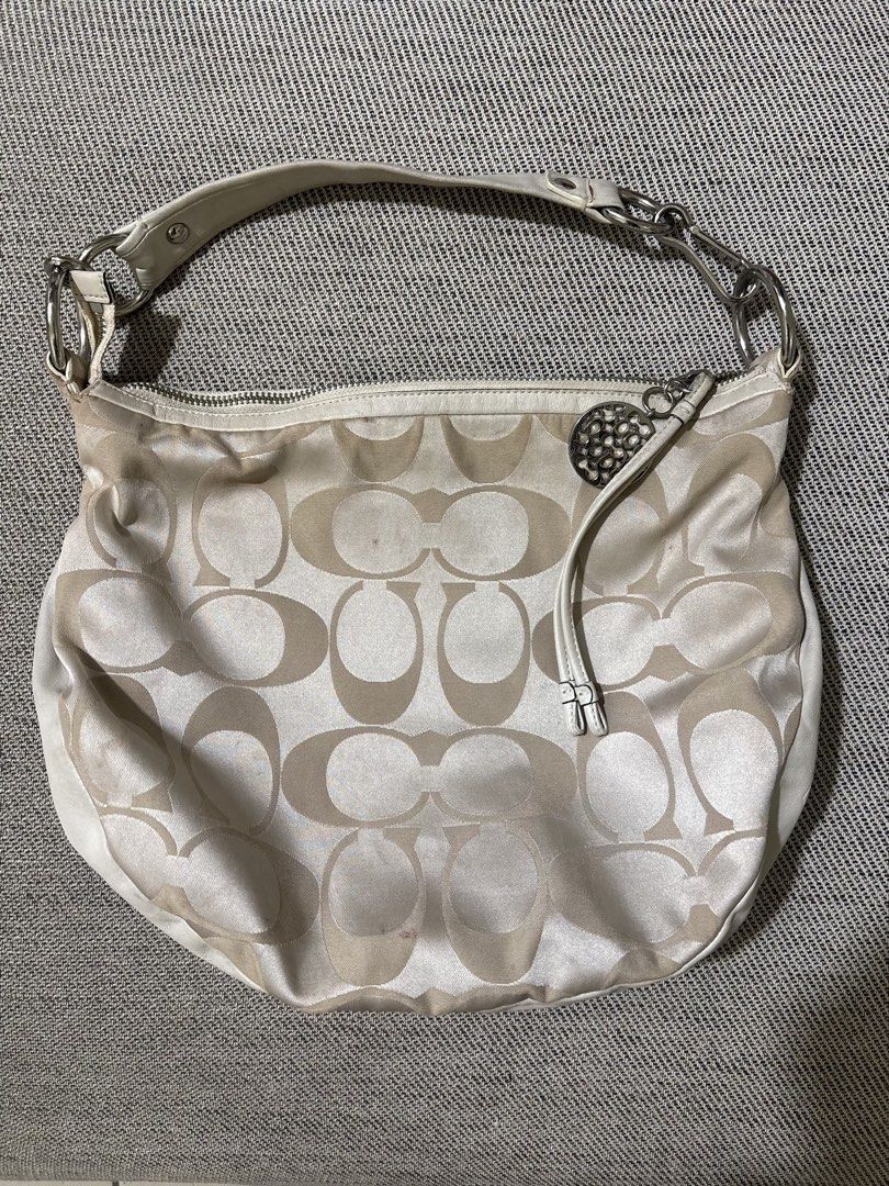 Coach Signature Hobo Bag (Category: Luxury Bags & Wallets) located in Pasig City. Submitted by jami.declutters (Listing ID 1424315398, Image 1). Description: Well-used! Vintage hobo bag Selling for 3,000 only Can fit ipad! Bought in the US Inner needs cleaning Nego for sure buyer.