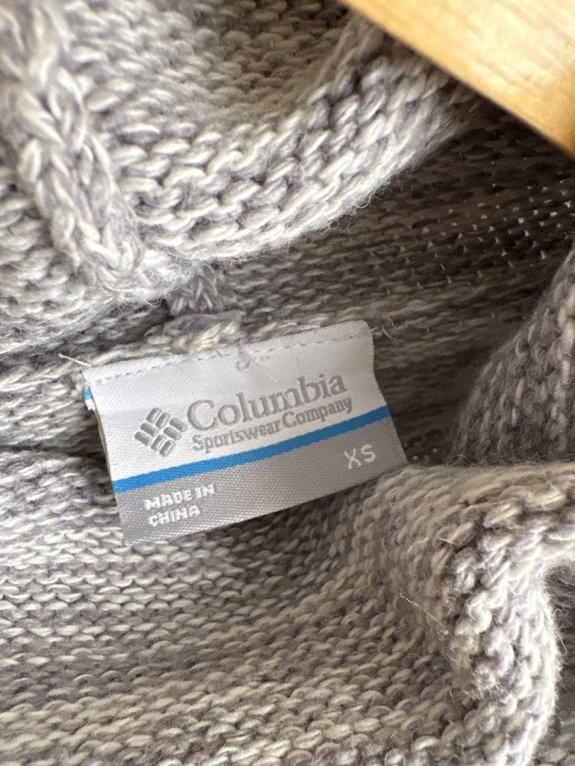 Columbia Turtleneck Sweater - XS (Category: Coats, Jackets and Outerwear) located in Imus. Submitted by _declutterby (Listing ID 1424188485, Image 3). Description: - Columbia turtleneck sweater - Light gray color - Size XS - Ribbed knit - Classic turtleneck collar - Made in China.