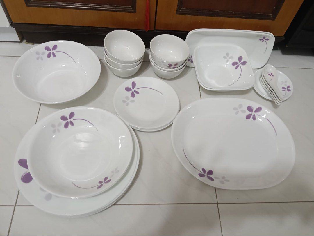 corelle dinnerware (32 pieces)/ free shipping
