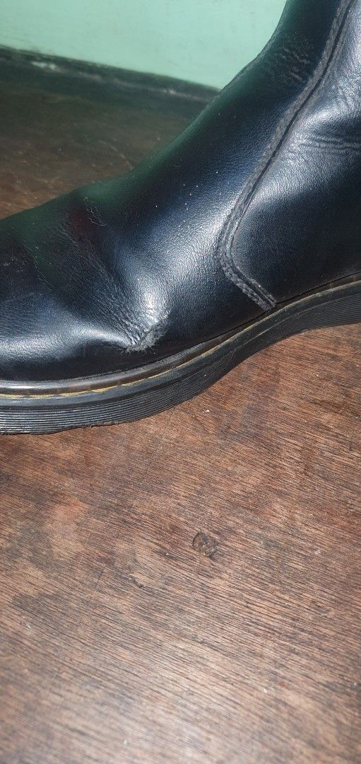 Dr. Martens Flat Sole Chelsea Boots (Category: Boots) located in Manila. Submitted by mr_sleeves (Listing ID 1424297025, Image 3). Description: needs cleaning, cracks and creasing 26cm tagged eu41 1,200 sf with balsam.
