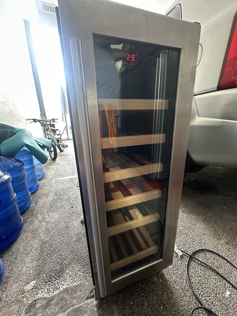 Elba IWC 119-30 Wine Cooler (Category: Refrigerators and Freezers) located in Paranaque City. Submitted by abiiii_ (Listing ID 1424221223, Image 1). Description: - Elba IWC 119-30 Wine Cooler - Digital temperature display - 58L capacity - Wooden shelves for wine storage - Stainless steel door frame - Black body - Stores up to 19bottles.