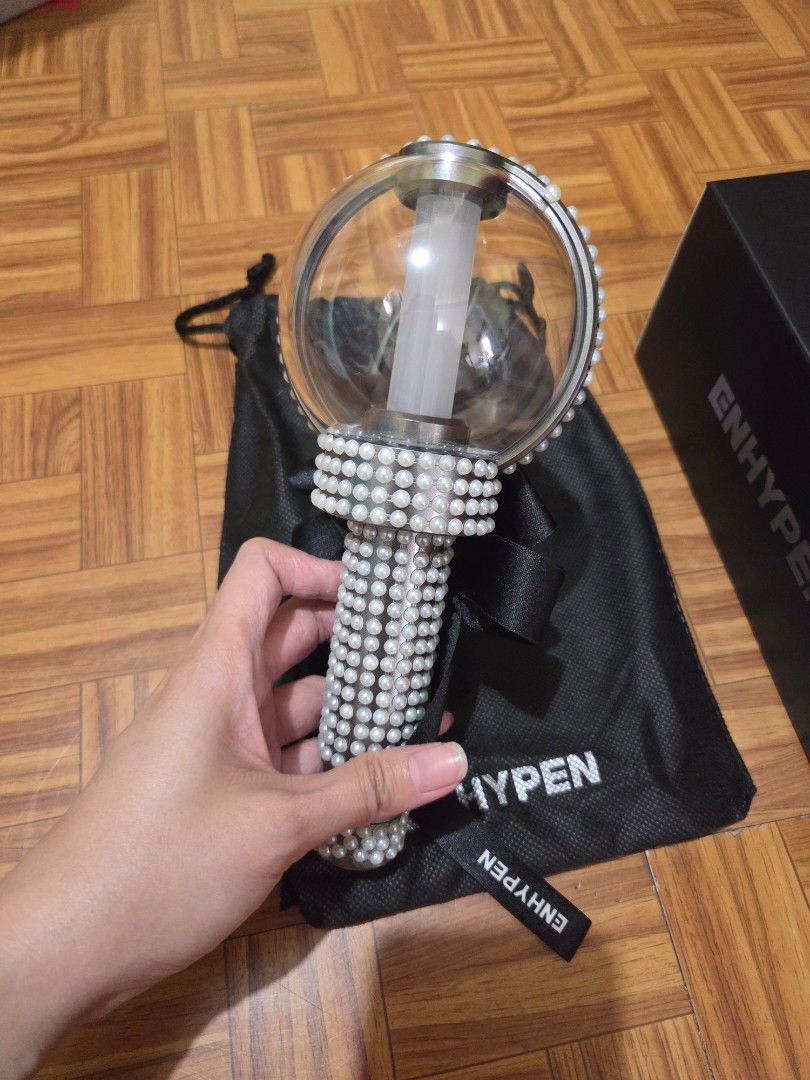 ENHYPEN Official Light Stick (V1 • Customized) (Category: K-Wave Merchandise) located in Las Pinas. Submitted by ashclst (Listing ID 1424167890, Image 3). Description: Official ENHYPEN Lightstick - purchased from WEVERSE - from personal collection, so minimal to NO dents - used once only during Manifesto in Manila Message me for mor details! MOP: GCash / Maya / Seabank MOD: J&T / SDD Loc: Las Piñas City.