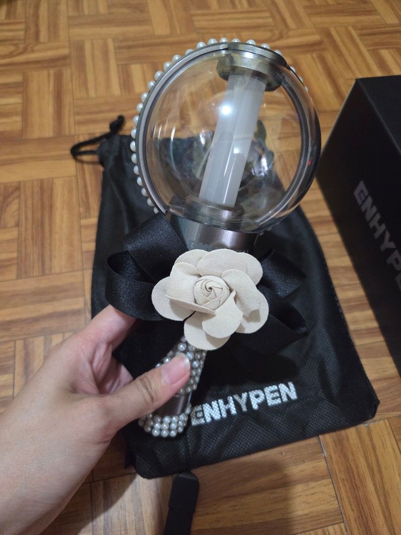 ENHYPEN Official Light Stick (V1 • Customized) (Category: K-Wave Merchandise) located in Las Pinas. Submitted by ashclst (Listing ID 1424167890, Image 2). Description: Official ENHYPEN Lightstick - purchased from WEVERSE - from personal collection, so minimal to NO dents - used once only during Manifesto in Manila Message me for mor details! MOP: GCash / Maya / Seabank MOD: J&T / SDD Loc: Las Piñas City.