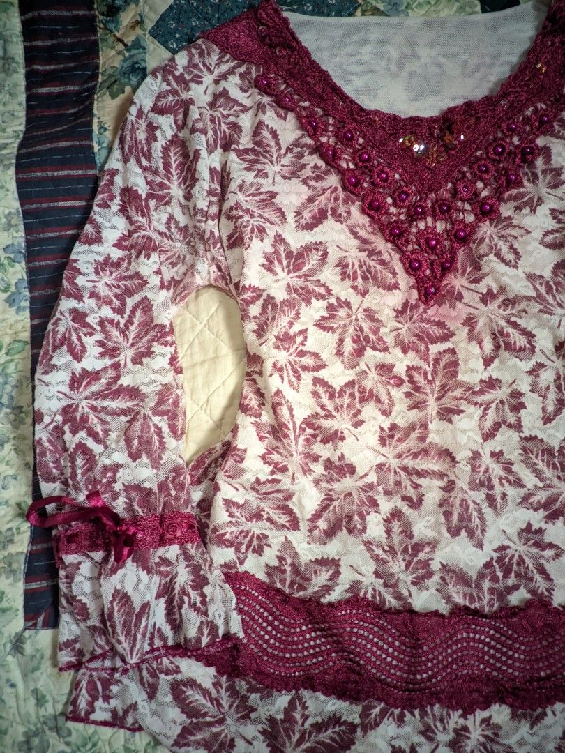 Fairy Floral woth Lace Top (Category: Blouses) located in Manila. Submitted by xtycalz (Listing ID 1424197774, Image 3). Description: 𝒇𝒂𝒊𝒓𝒚 𝒗𝒊𝒃𝒆 𝒕𝒐𝒑 ୧ ‧₊ + – 𑣲⋆｡˚ 120 pesos + no issues + s - m 📍 Makati City | 🚚 J&T | 💸 Maya 🧸rules ────୨ৎ sf must be shouldered by the buyer, no cancellation, payment first, maya/banktransfer from gcash mop. no deleting of comments and cancellation fee is 70 pesos ‧࿔..
