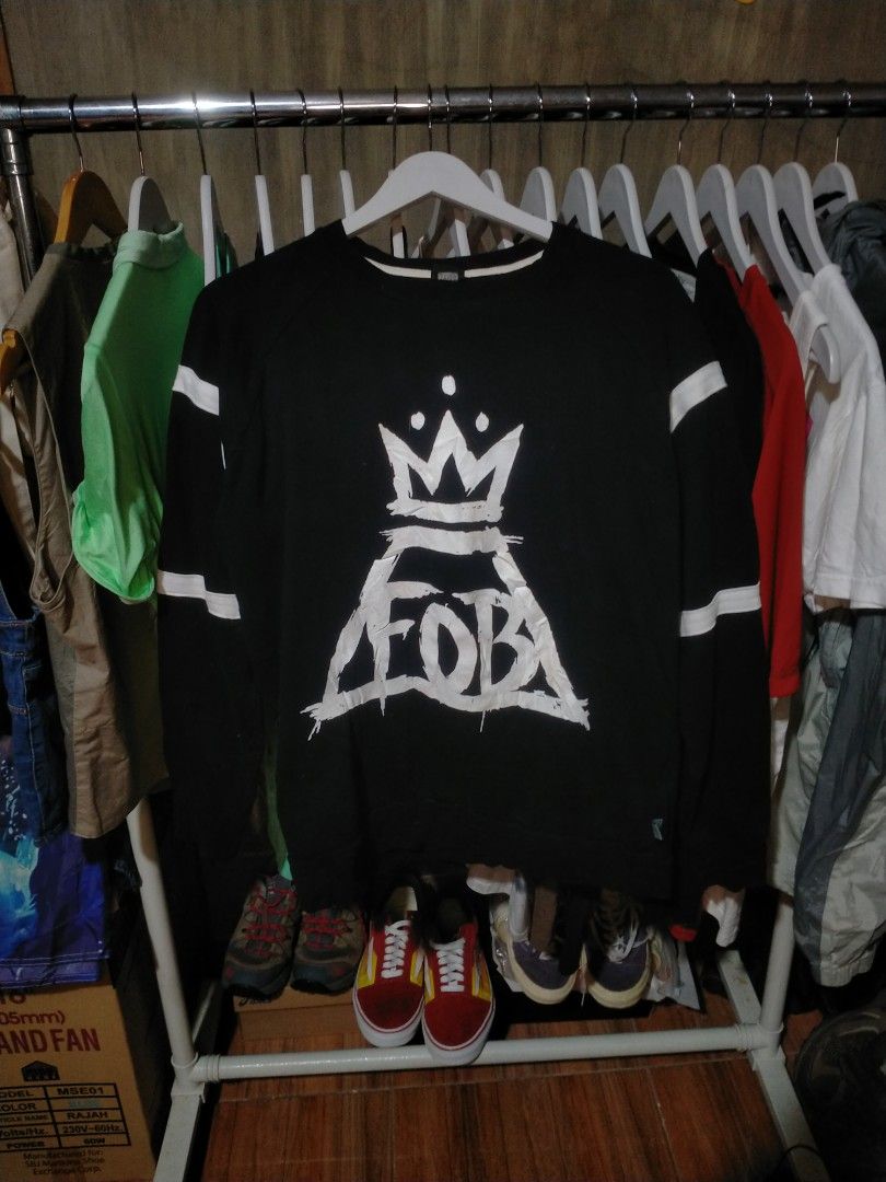 Fall Out Boy Band Logo Black Sweatshirt (Category: Coats, Jackets and Outerwear) located in Abuyog. Submitted by whisfrab (Listing ID 1424313425, Image 1). Description: 21.5*26 Good condition Minimal hairline crack print 9.5/10 MOP thru Gcash .