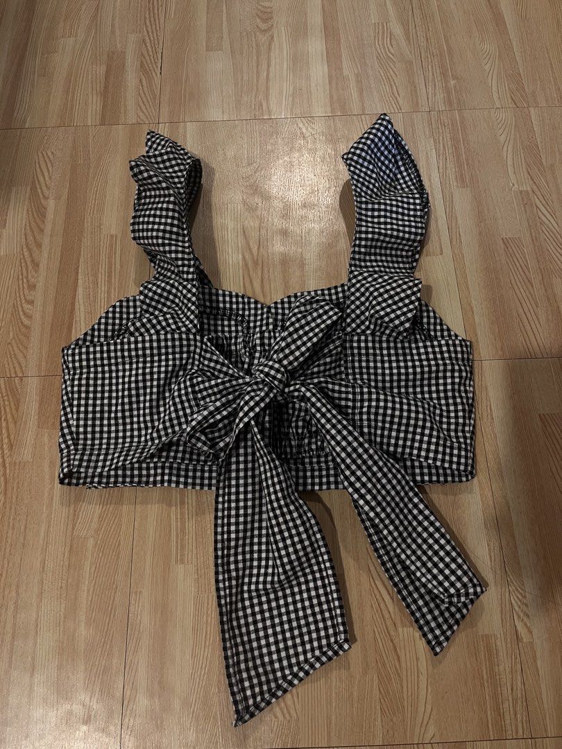 Gingham Crop Top with Bow (Category: Sleeveless) located in Cavite. Submitted by _jemiiii (Listing ID 1424228844, Image 3). Description: - Gingham crop top - Sweetheart neckline - Decorative buttons - Ruffled straps - Self tie back with garter - Perfect for casual wear.