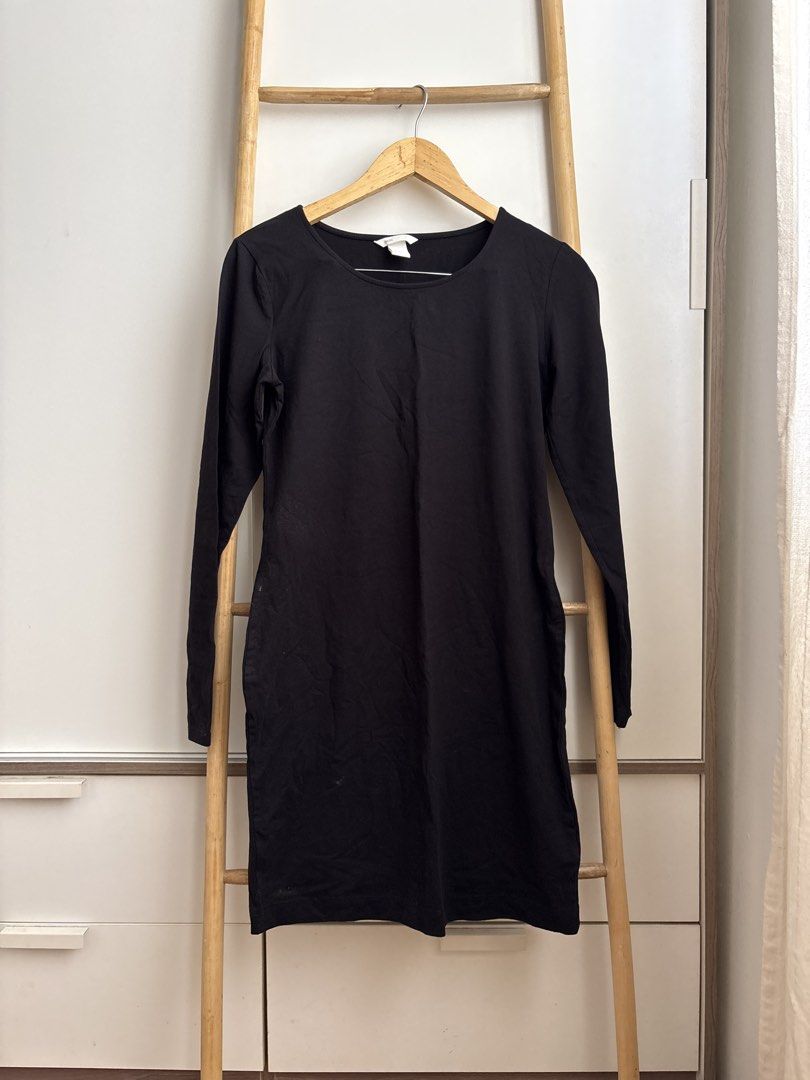 H&M Basic Black Dress - Size M (Category: Dresses) located in Imus. Submitted by _declutterby (Listing ID 1424191645, Image 1). Description: - H&M Basic black dress - Size: M - Features: Long sleeves, round neckline - Style: Classic, easy to style - 80cm long.