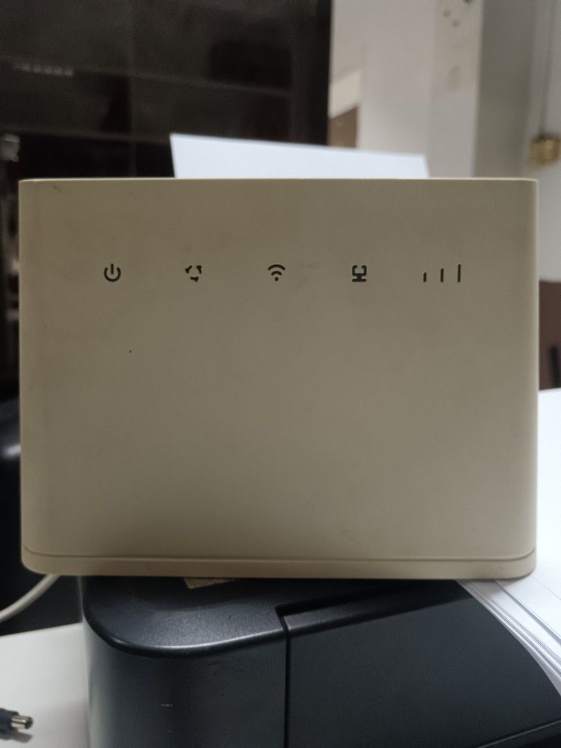 Huawei Wireless Router (Category: Networking) located in Lingayen. Submitted by josbarrera14981 (Listing ID 1424181131, Image 1). Description: - Open set up (Good for any brand of sim card) - Wireless router - Multiple indicator lights - Power button - Antenna ports - Ethernet port - Neutral color - Brand logo visible - Includes power cable.