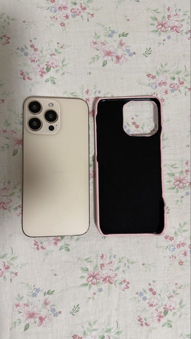 iPhone 16 Pro Max Couquette Pink Rhombus Leather Pattern Phone Case (Category: Cases & Sleeves) located in Valenzuela. Submitted by .manel. (Listing ID 1424201618, Image 2). Description: no more packaging, i threw it thinking that i wouldn't sell it, got some issue on the edges because of the triod. btw selling it in lower price, please dont message me if you are gonna haggle, this is already lowest and the fact that this is almost new. MESSAGE i