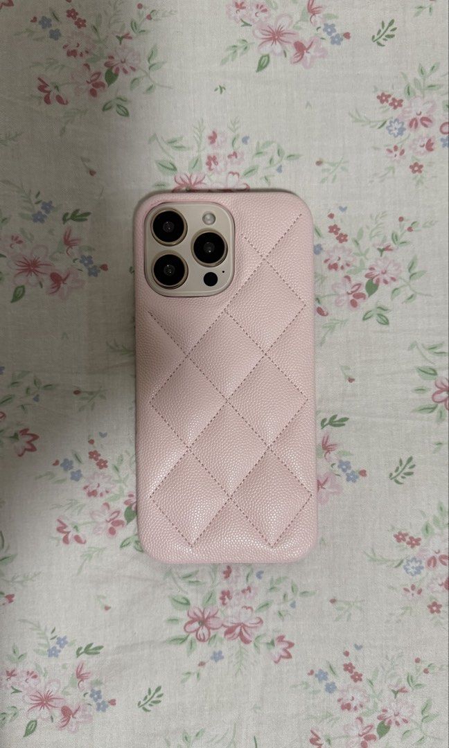 iPhone 16 Pro Max Couquette Pink Rhombus Leather Pattern Phone Case (Category: Cases & Sleeves) located in Valenzuela. Submitted by .manel. (Listing ID 1424201618, Image 1). Description: no more packaging, i threw it thinking that i wouldn't sell it, got some issue on the edges because of the triod. btw selling it in lower price, please dont message me if you are gonna haggle, this is already lowest and the fact that this is almost new. MESSAGE i