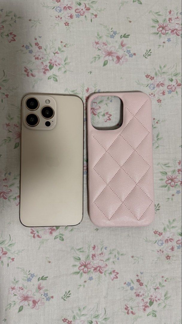 iPhone 16 Pro Max Couquette Pink Rhombus Leather Pattern Phone Case (Category: Cases & Sleeves) located in Valenzuela. Submitted by .manel. (Listing ID 1424201618, Image 3). Description: no more packaging, i threw it thinking that i wouldn't sell it, got some issue on the edges because of the triod. btw selling it in lower price, please dont message me if you are gonna haggle, this is already lowest and the fact that this is almost new. MESSAGE i