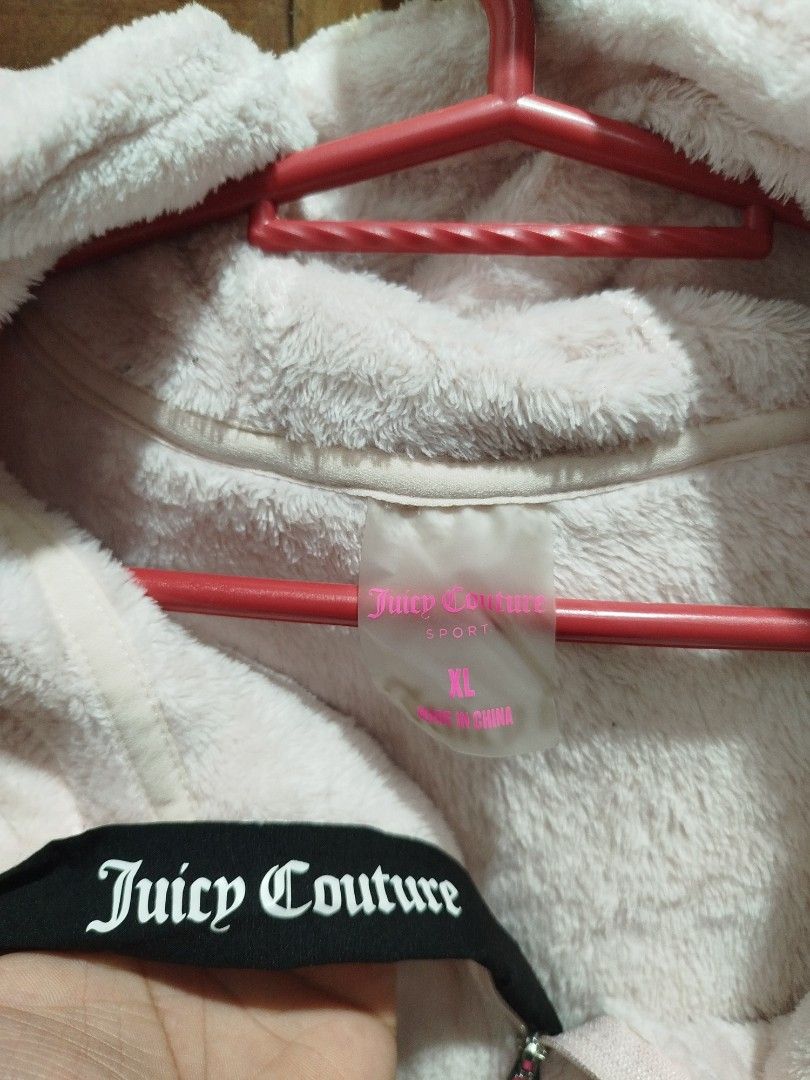 Juicy Couture Pink Fleece Pullover XL (Category: Coats, Jackets and Outerwear) located in Marikina City. Submitted by jecccc (Listing ID 1424339224, Image 2). Description: - Juicy Couture pink fleece pullover - Size: XL/XG - Features: - Half-zip closure - Kangaroo pocket - Drawstring hem - High neck and long sleeves - Juicy Couture logo on zipper pull and drawstring ends - Made in China.