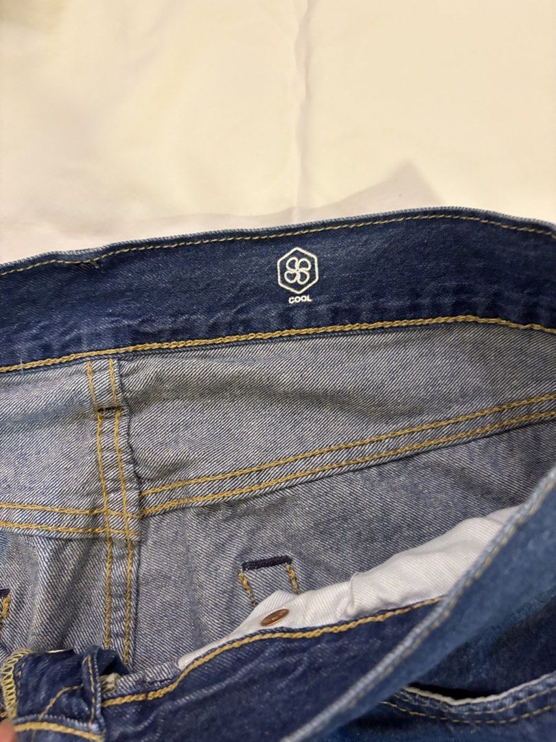 Levi's Premium 501 Button Fly Jeans W36 L32 (Category: Jeans) located in Manila. Submitted by og1022 (Listing ID 1424330734, Image 3). Description: - Levi's Premium 501 Jeans - Classic blue wash - Size: W36 L32 - Button fly closure - Features the Levi's Premium label - "COOL" logo on the back.