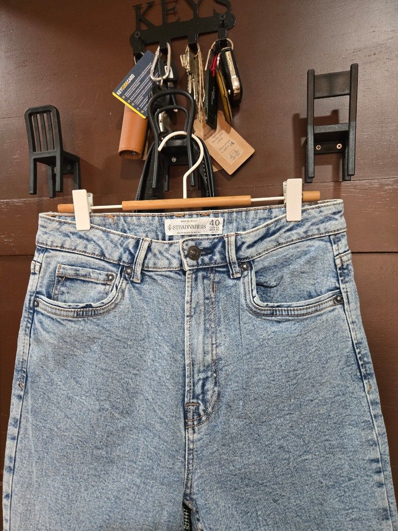 Light Wash Jeans (Category: Jeans) located in Quezon City. Submitted by mgdeclutters (Listing ID 1424168964, Image 1). Description: - Light wash denim - Straight leg cut mom jeans - Button closure - Features pockets - Size tag visible - Classic and versatile.