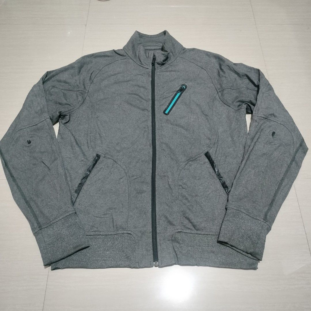 LULULEMON TRAINER JACKET (Category: Activewear) located in Sariaya. Submitted by social_animalz (Listing ID 1424311010, Image 2). Description: 22.25 x 28 missing tag and dot size with crack sa tape ng zip shipping fee is not included.
