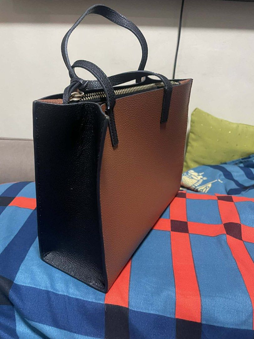 Marc Jacobs New York Handbag (Category: Luxury Bags & Wallets) located in Cavite. Submitted by sleigh21 (Listing ID 1424183572, Image 2). Description: - Marc Jacobs handbag - Color block design: brown, black, beige - Top handle - Zip closure - Gold-tone lock detail - Detachable strap - Approximately 8 inches in height - Great for everyday use.