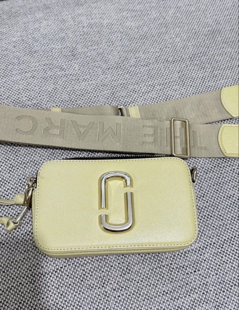 Marc Jacobs The Snapshot Crossbody Bag (Category: Luxury Bags & Wallets) located in Tanauan. Submitted by cosmictiger-9b55 (Listing ID 1424168073, Image 1). Description: Selling this light yellow Marc Jacobs Snapshot bag 💛 Used only around 3 times, still in very good condition. No major flaws. Details: • Color: Light yellow • Gold hardware (zipper and buckles are gold) • Double zip closure • Adjustable and detachable logo strap • Compact but fit