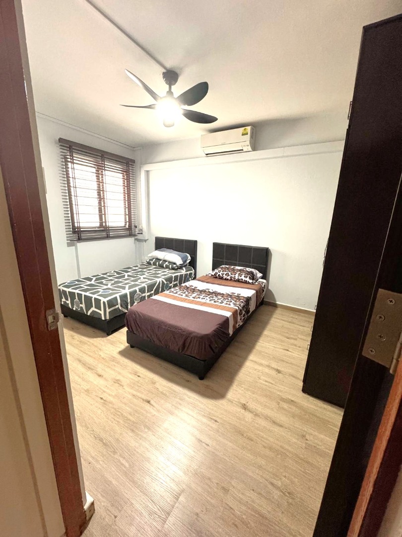 (Category: ) located in . Submitted by your_rental_specialist (Listing ID 1424199770, Image 1). Description: .