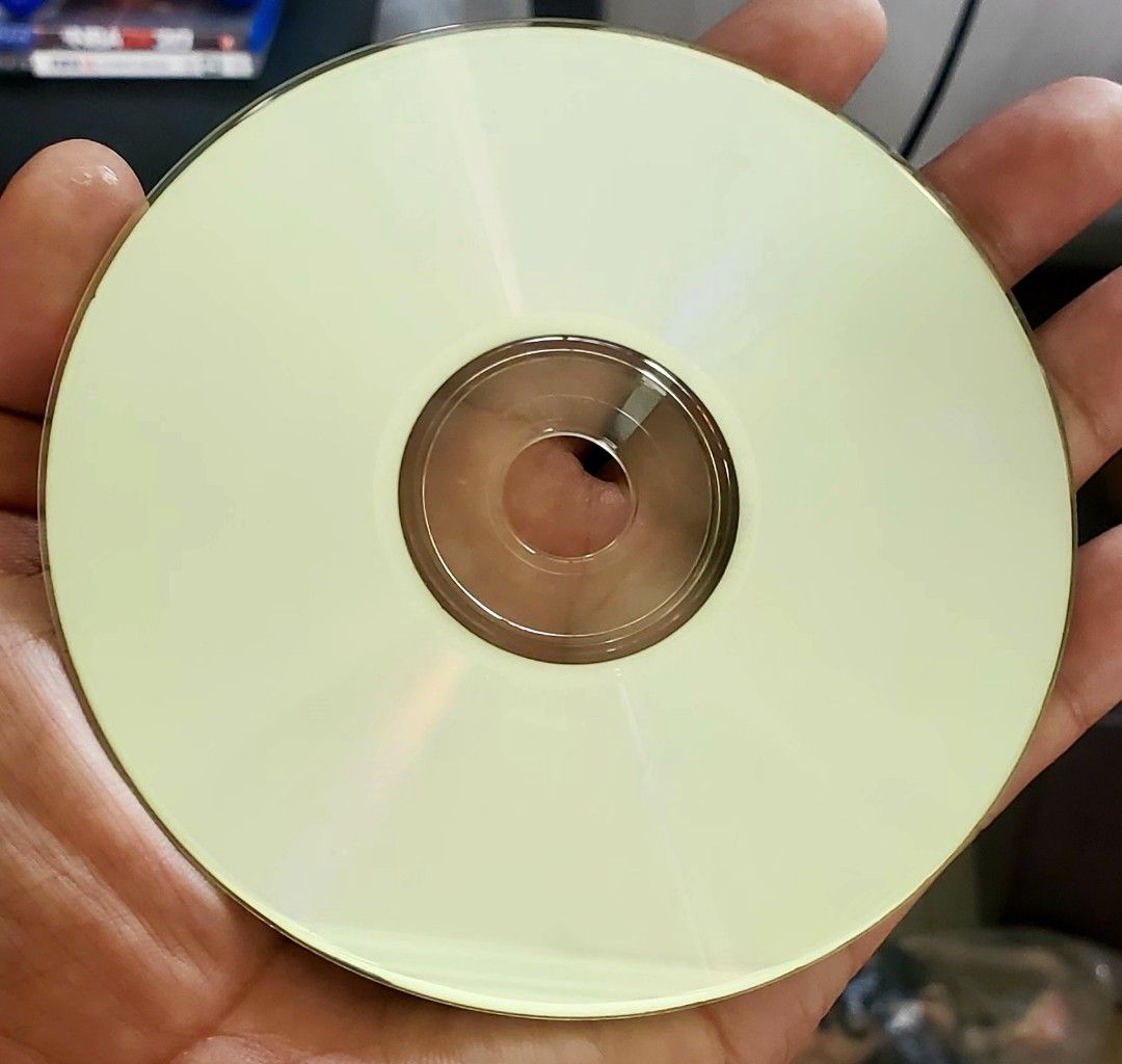 Mazzy Star - She hangs brightly (CD), excellent condition (Category: CDs & DVDs) located in Puerto Princesa. Submitted by jomoski2 (Listing ID 1424193056, Image 3). Description: CD in excellent condition preloved.