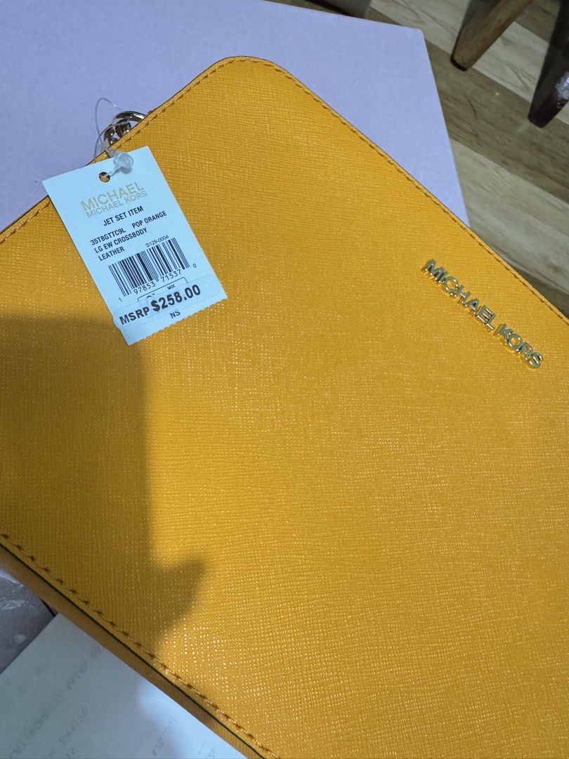 Michael Kors Jet set crossbody bag (Category: Luxury Bags & Wallets) located in Rizal. Submitted by reginaflorence (Listing ID 1424261809, Image 3). Description: Authentic From US Last price posted, NO LOW BALLERS.